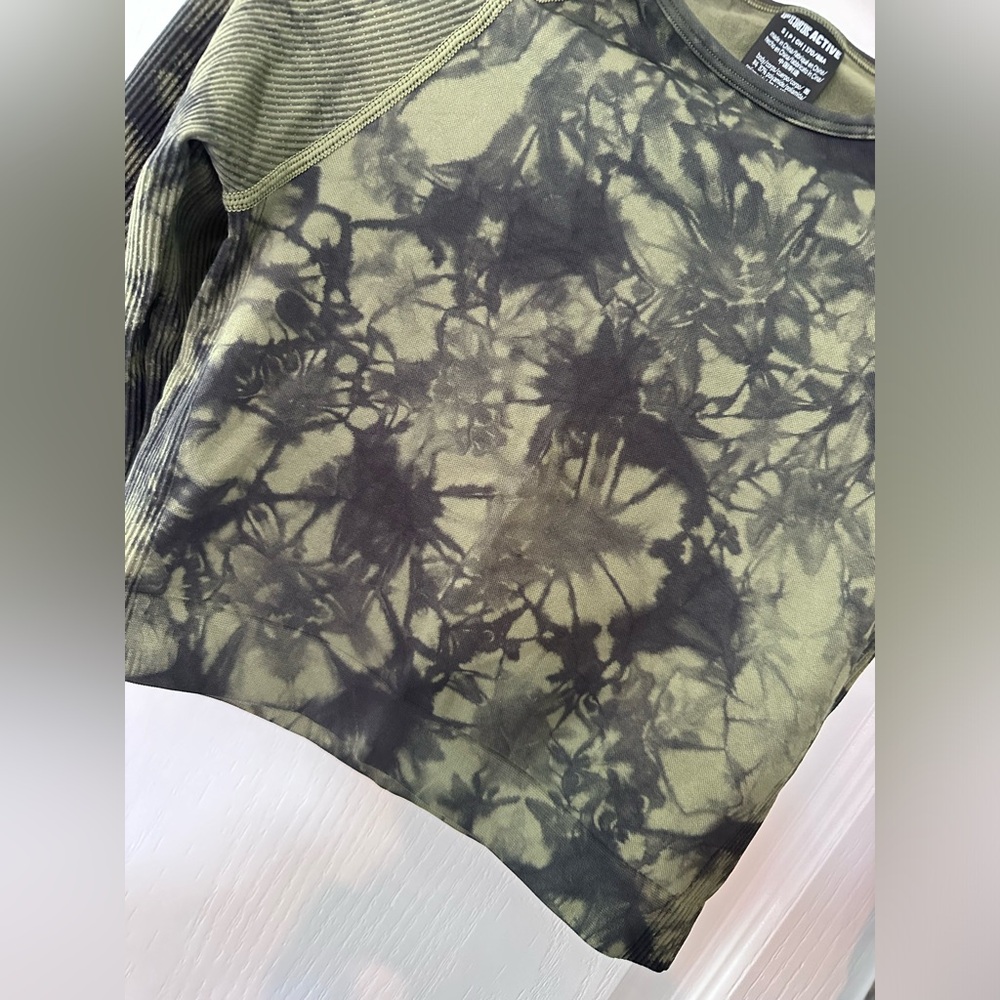 PINK Active tie dye crop long sleeve - Picture 7 of 11